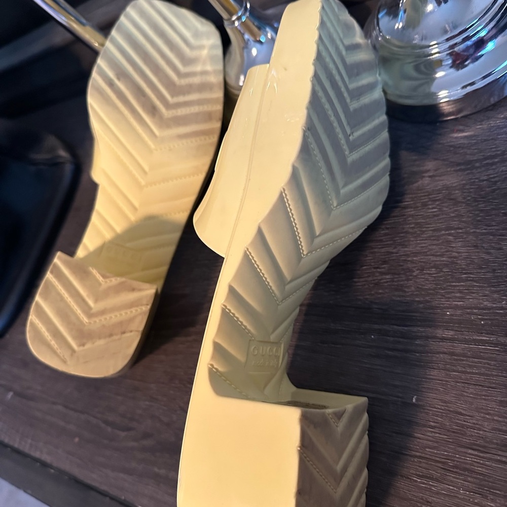 Authentic Gucci Sandals . - image 6